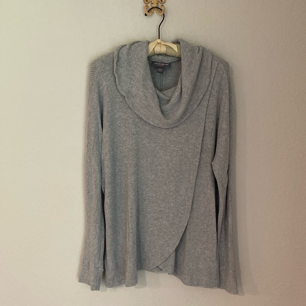 A Pea in the Pod nursing and maternity sweater